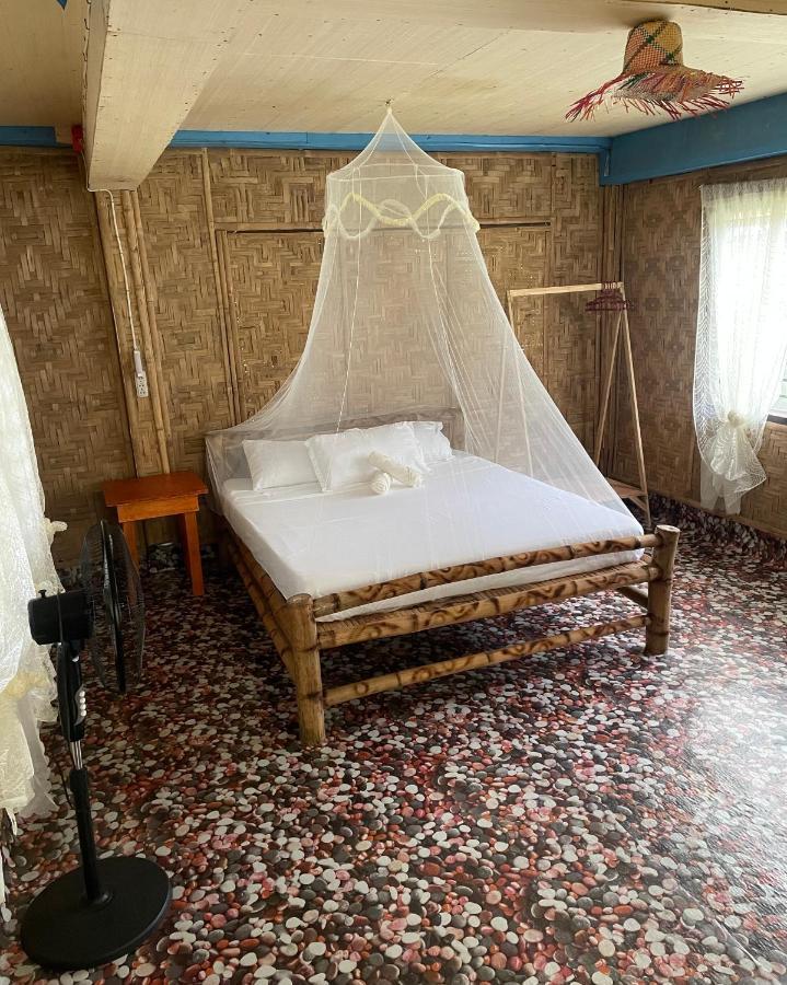 Borbon'S Treehouse By The Sea Bed & Breakfast Mambajao Exterior photo