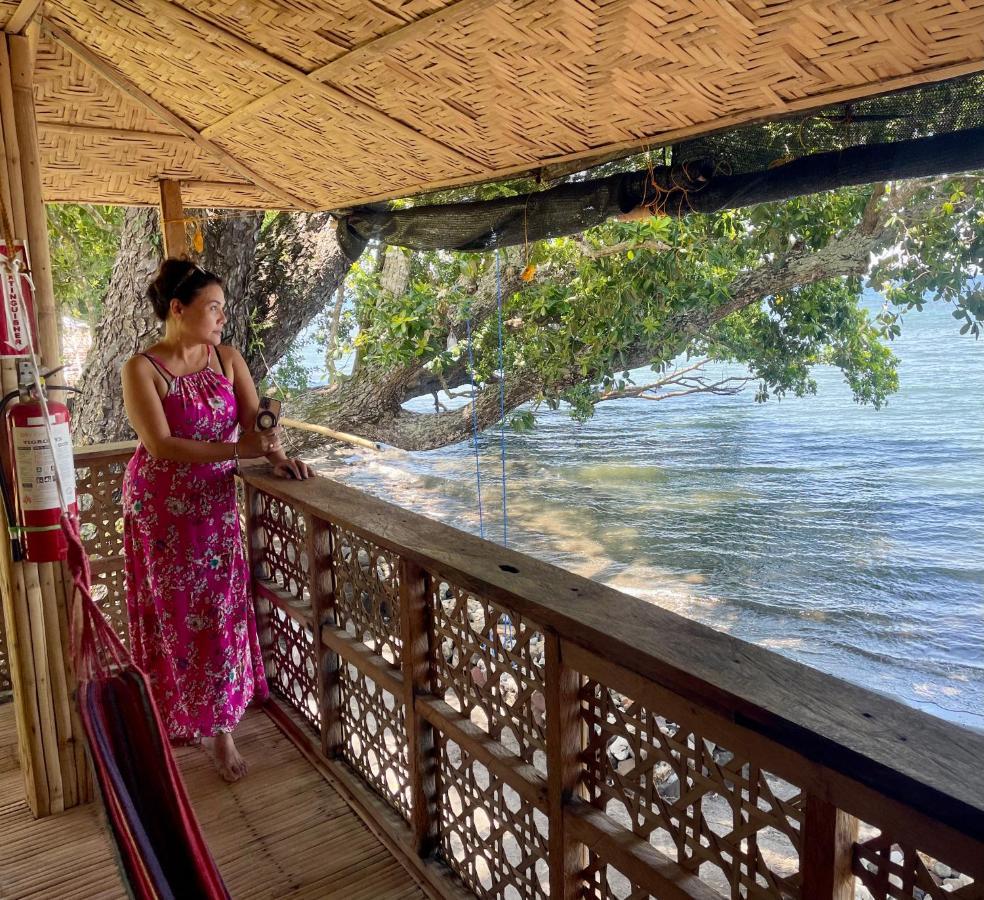 Borbon'S Treehouse By The Sea Bed & Breakfast Mambajao Exterior photo
