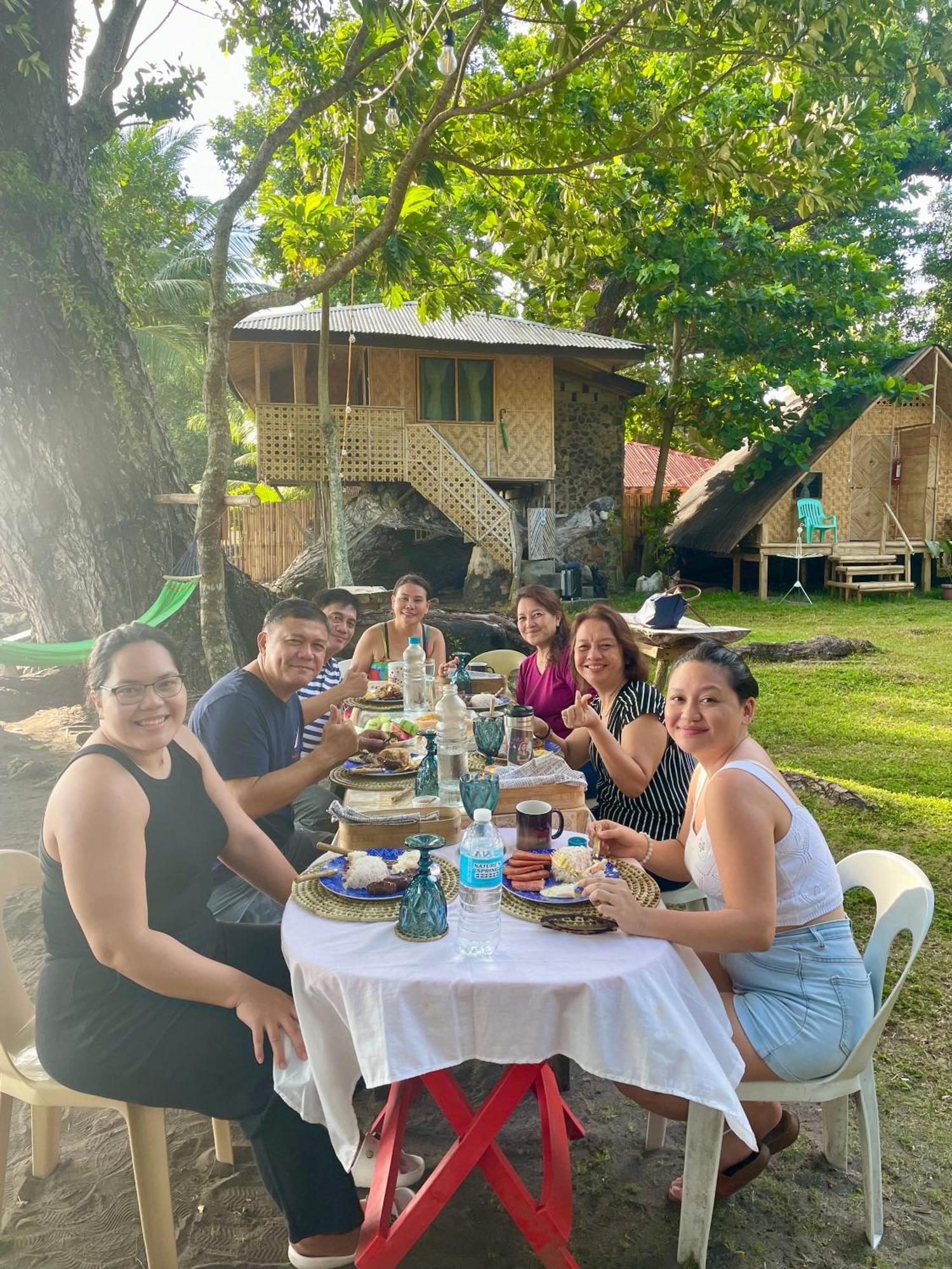 Borbon'S Treehouse By The Sea Bed & Breakfast Mambajao Exterior photo